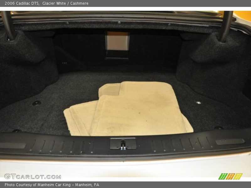 Glacier White / Cashmere 2006 Cadillac DTS