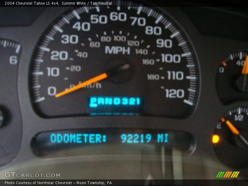 Summit White / Tan/Neutral 2004 Chevrolet Tahoe LS 4x4