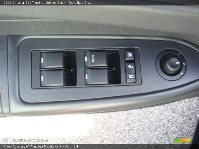 Brilliant Black / Dark Slate Gray 2009 Chrysler 300 Touring