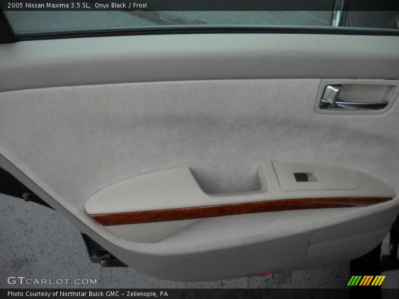 Onyx Black / Frost 2005 Nissan Maxima 3.5 SL