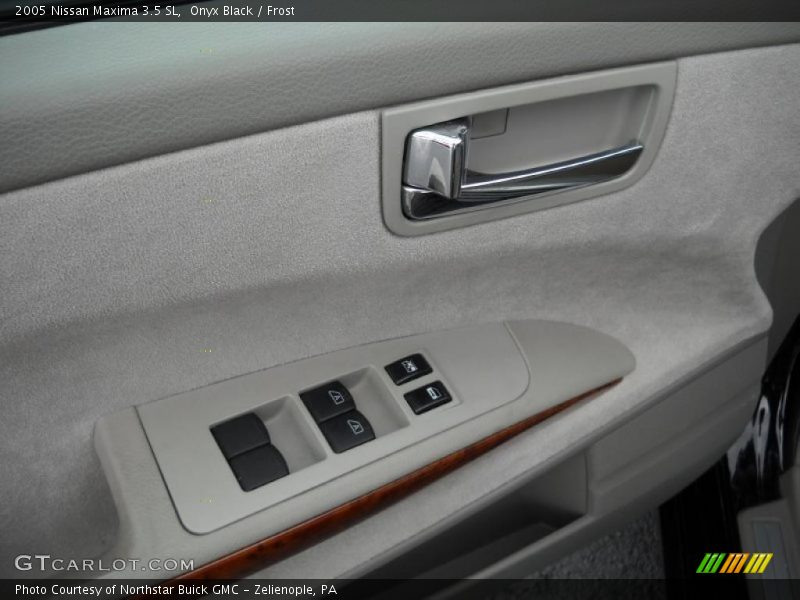 Onyx Black / Frost 2005 Nissan Maxima 3.5 SL