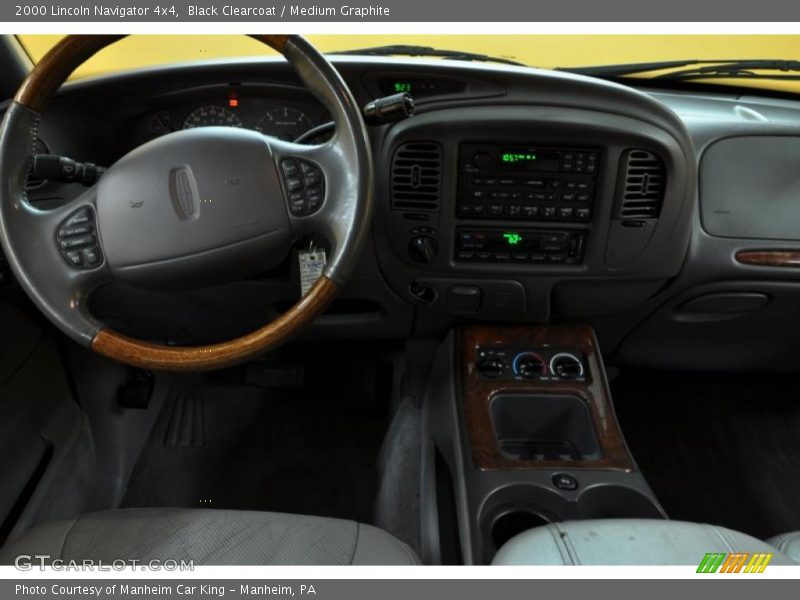Black Clearcoat / Medium Graphite 2000 Lincoln Navigator 4x4
