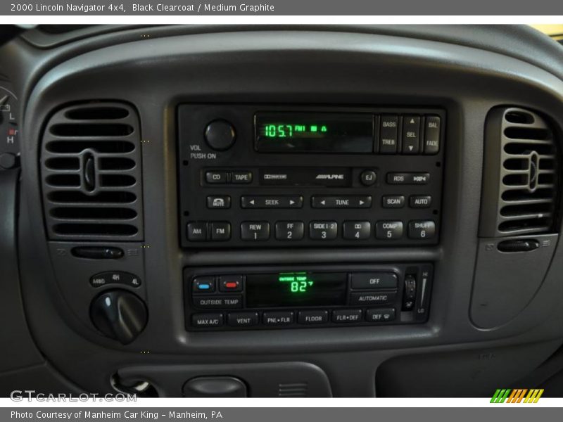 Black Clearcoat / Medium Graphite 2000 Lincoln Navigator 4x4