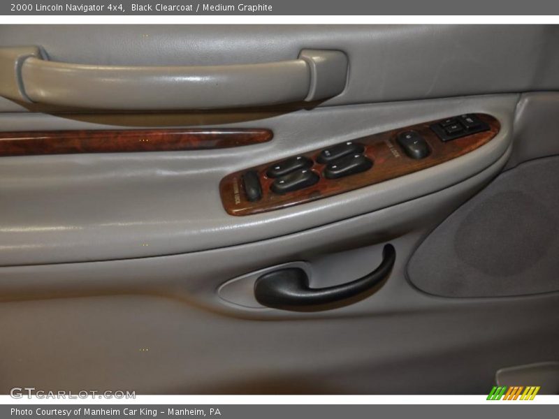 Black Clearcoat / Medium Graphite 2000 Lincoln Navigator 4x4