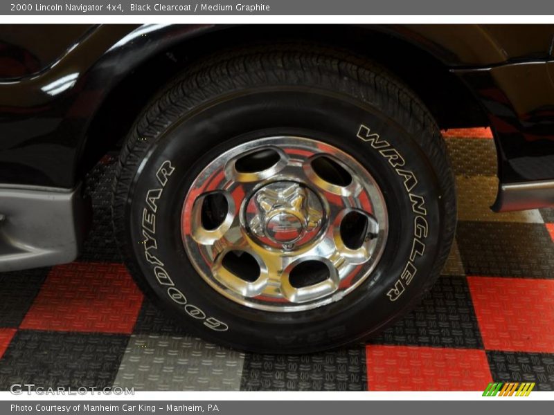 Black Clearcoat / Medium Graphite 2000 Lincoln Navigator 4x4