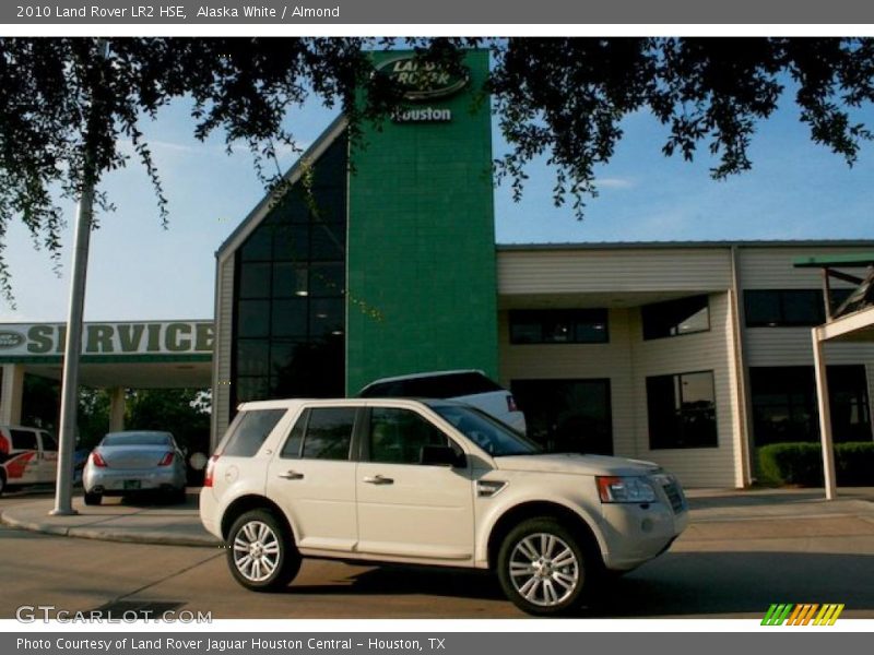 Alaska White / Almond 2010 Land Rover LR2 HSE