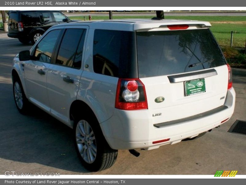 Alaska White / Almond 2010 Land Rover LR2 HSE