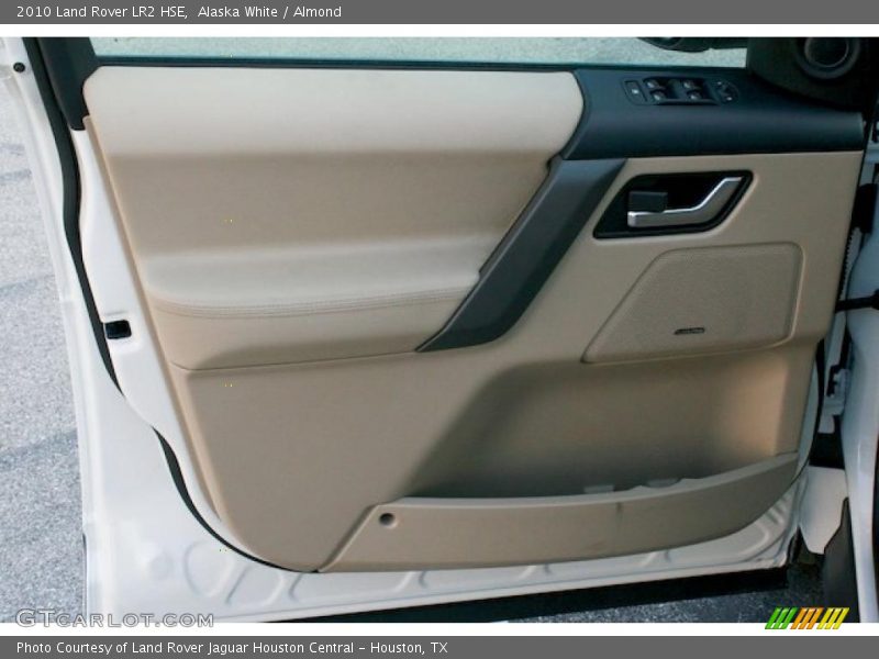 Alaska White / Almond 2010 Land Rover LR2 HSE