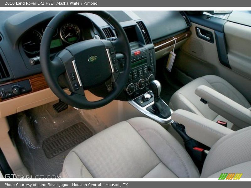 Alaska White / Almond 2010 Land Rover LR2 HSE