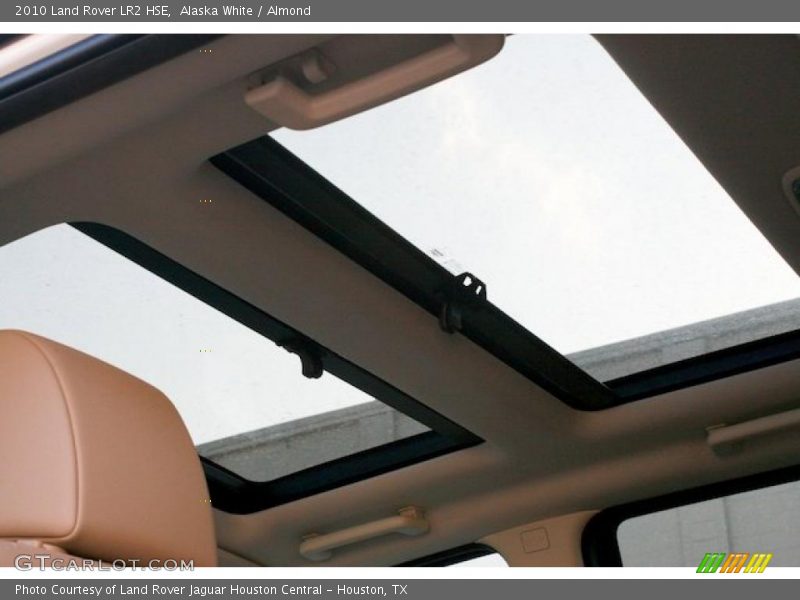 Alaska White / Almond 2010 Land Rover LR2 HSE
