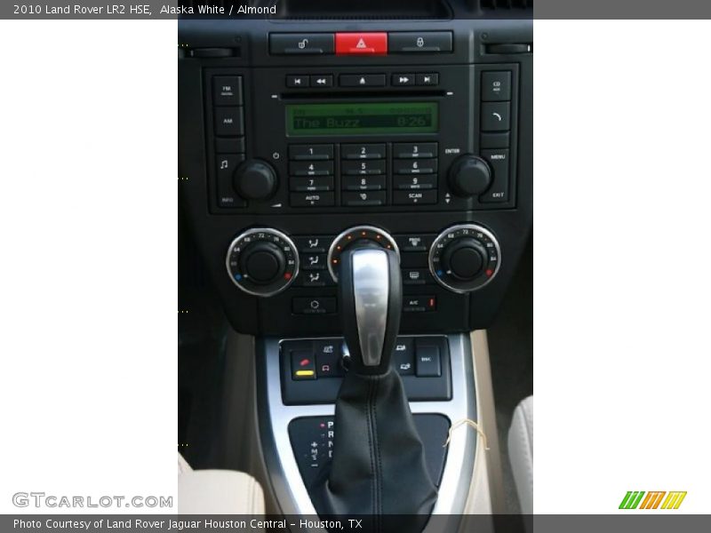 Alaska White / Almond 2010 Land Rover LR2 HSE