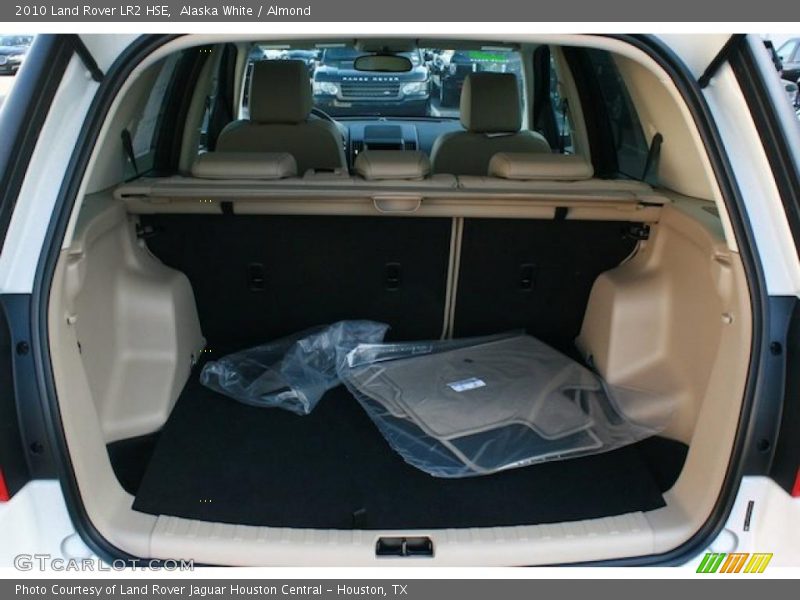 Alaska White / Almond 2010 Land Rover LR2 HSE