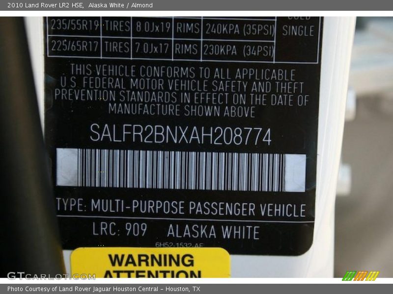 Alaska White / Almond 2010 Land Rover LR2 HSE