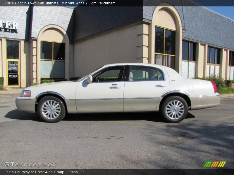 Vibrant White / Light Parchment 2004 Lincoln Town Car Ultimate