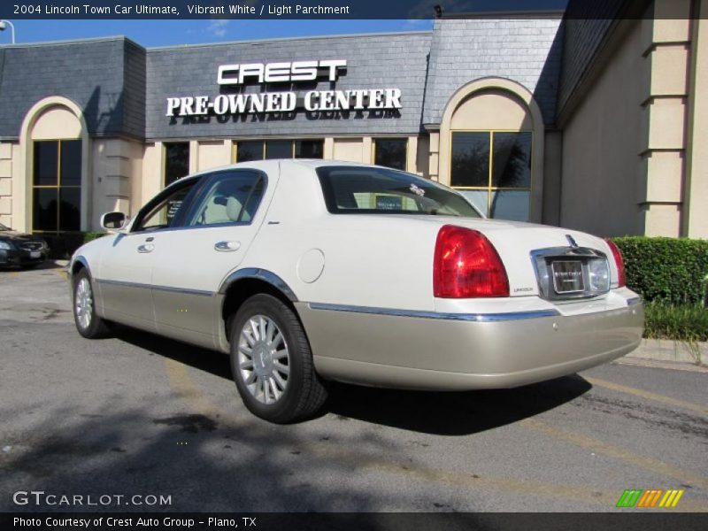 Vibrant White / Light Parchment 2004 Lincoln Town Car Ultimate