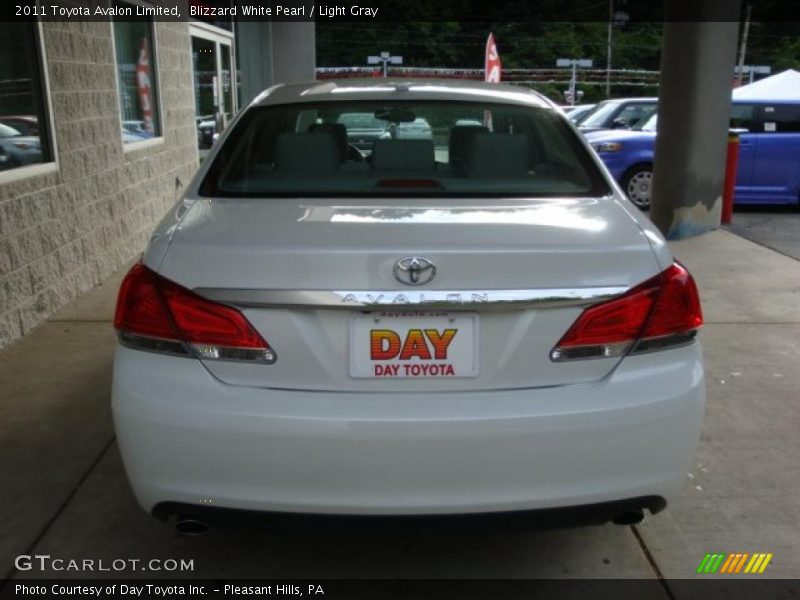 Blizzard White Pearl / Light Gray 2011 Toyota Avalon Limited