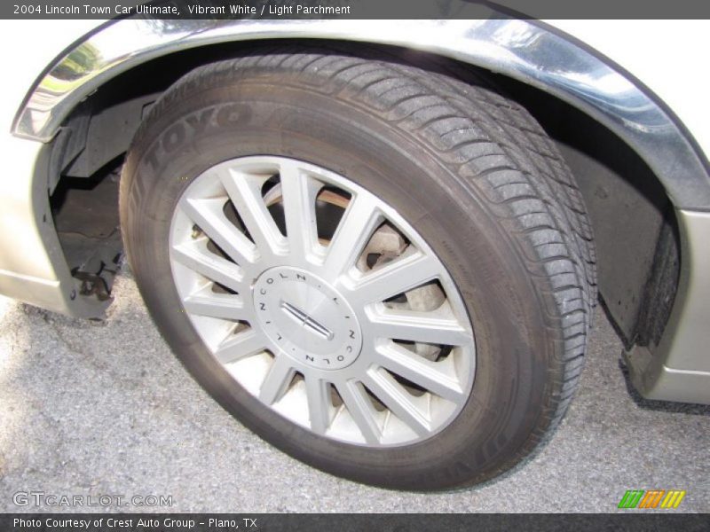 Vibrant White / Light Parchment 2004 Lincoln Town Car Ultimate