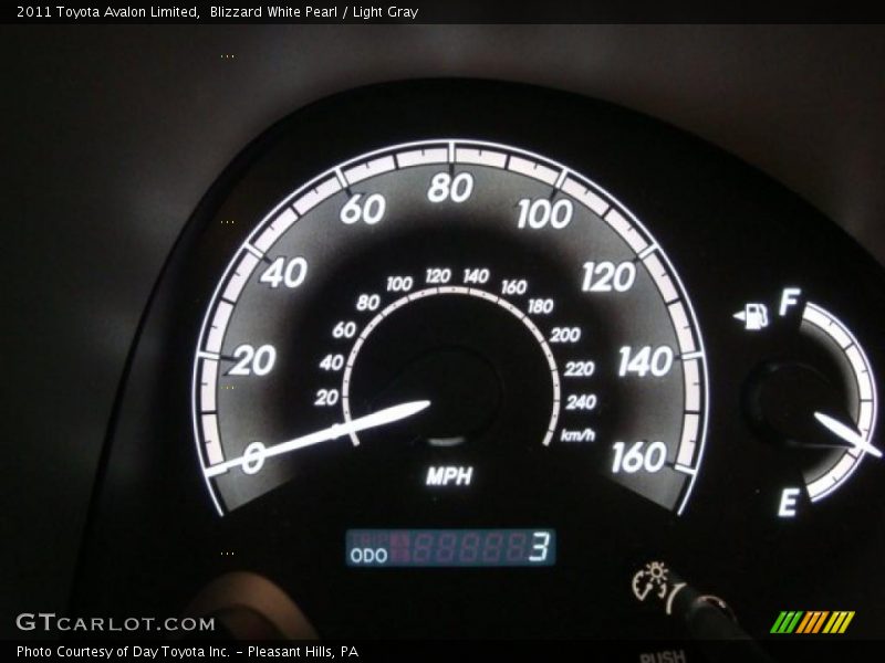 Blizzard White Pearl / Light Gray 2011 Toyota Avalon Limited