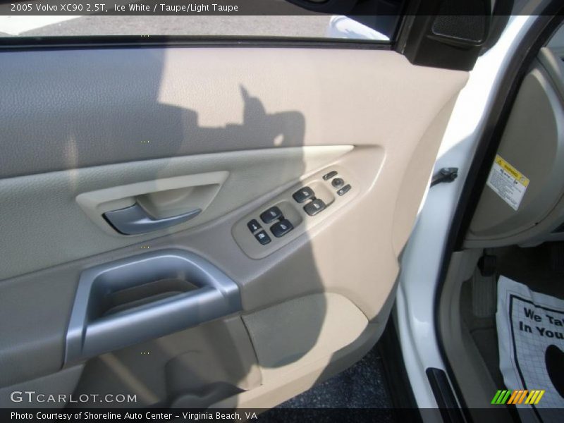 Ice White / Taupe/Light Taupe 2005 Volvo XC90 2.5T