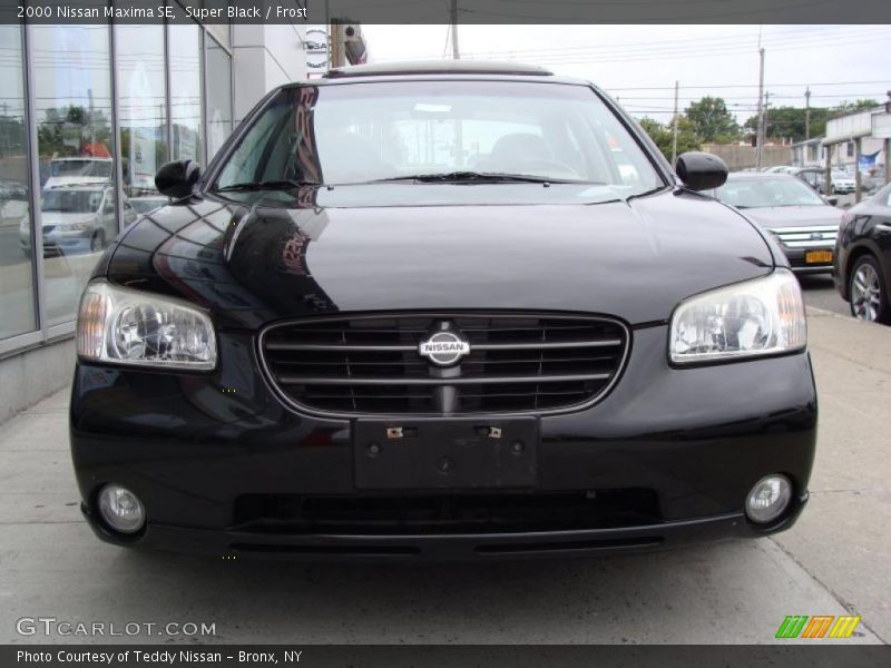 Super Black / Frost 2000 Nissan Maxima SE