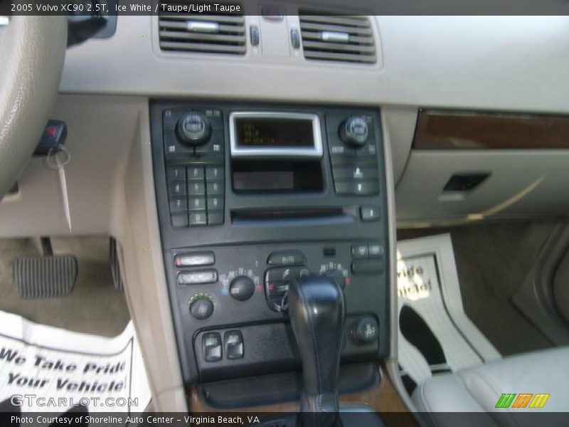 Ice White / Taupe/Light Taupe 2005 Volvo XC90 2.5T