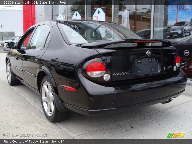 Super Black / Frost 2000 Nissan Maxima SE