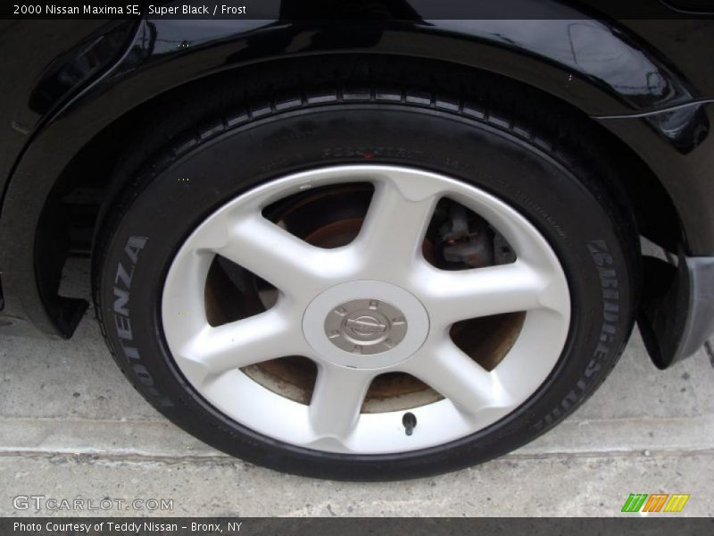 Super Black / Frost 2000 Nissan Maxima SE