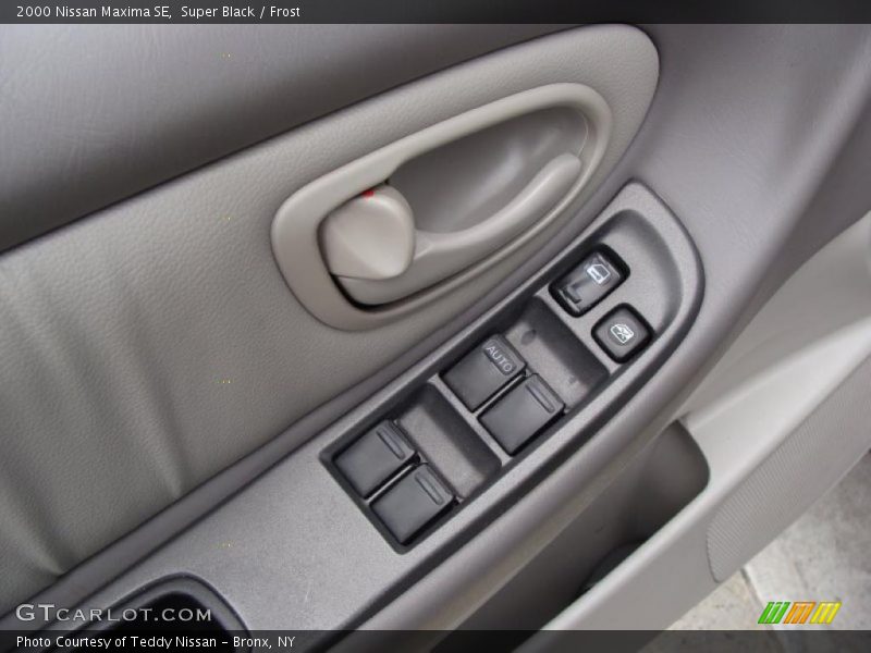 Super Black / Frost 2000 Nissan Maxima SE