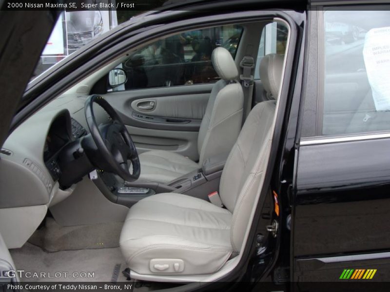 Super Black / Frost 2000 Nissan Maxima SE