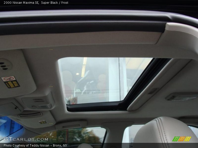 Super Black / Frost 2000 Nissan Maxima SE