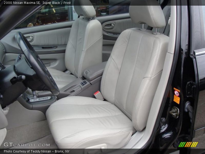 Super Black / Frost 2000 Nissan Maxima SE
