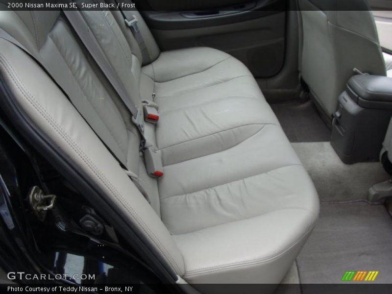 Super Black / Frost 2000 Nissan Maxima SE