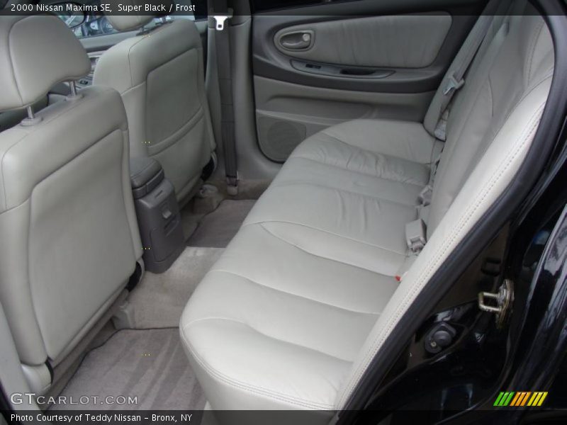 Super Black / Frost 2000 Nissan Maxima SE