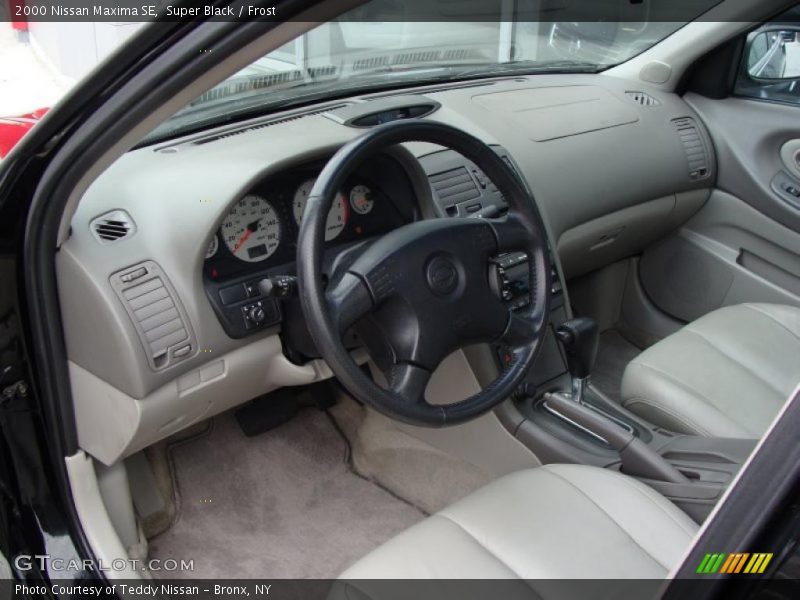 Super Black / Frost 2000 Nissan Maxima SE