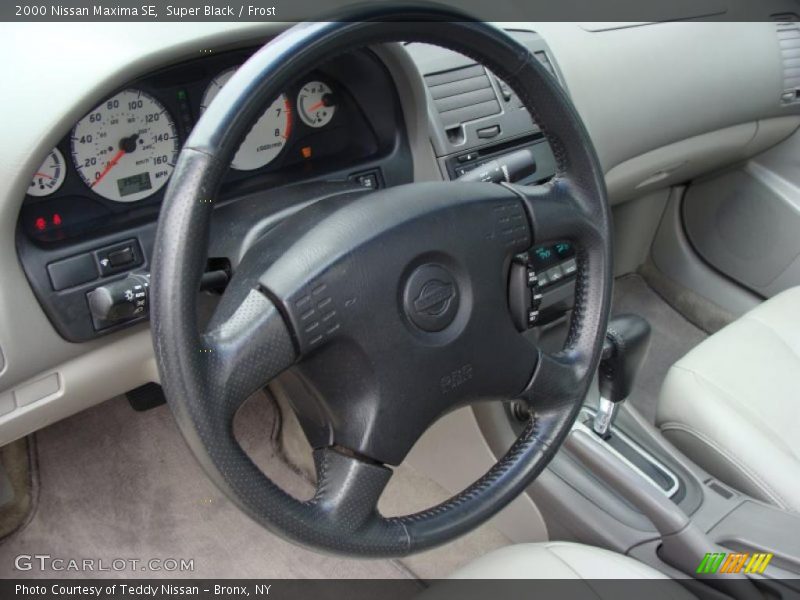 Super Black / Frost 2000 Nissan Maxima SE