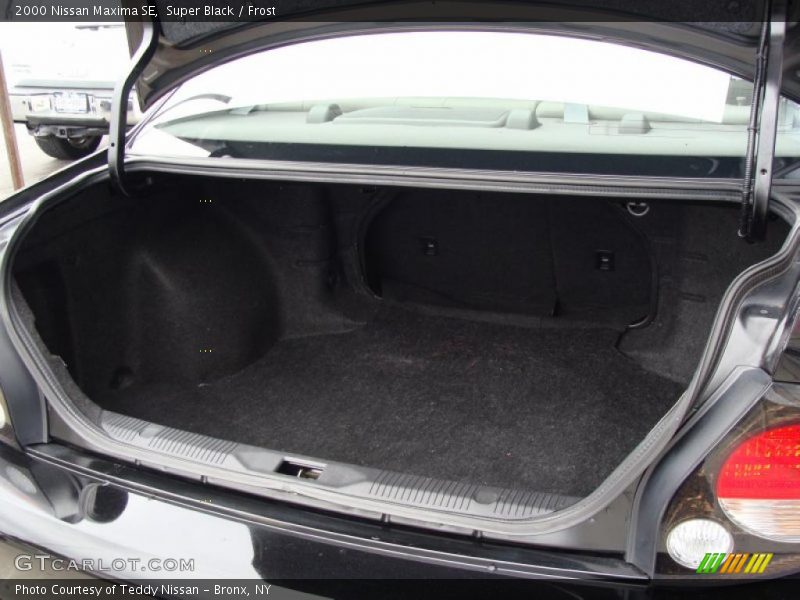 Super Black / Frost 2000 Nissan Maxima SE