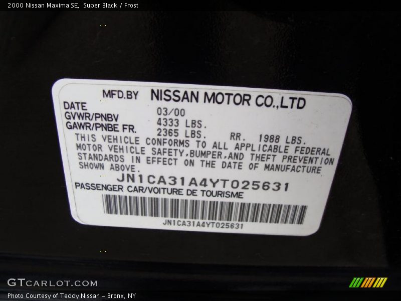Super Black / Frost 2000 Nissan Maxima SE