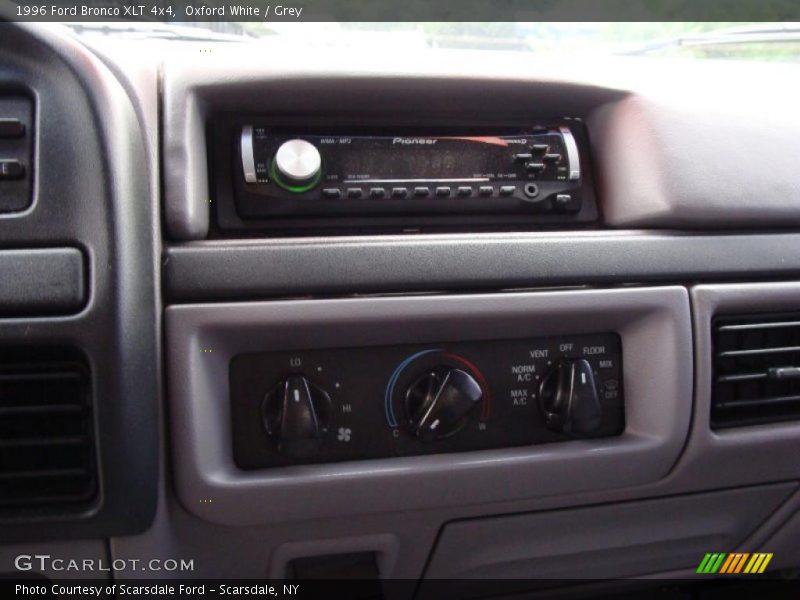 Oxford White / Grey 1996 Ford Bronco XLT 4x4