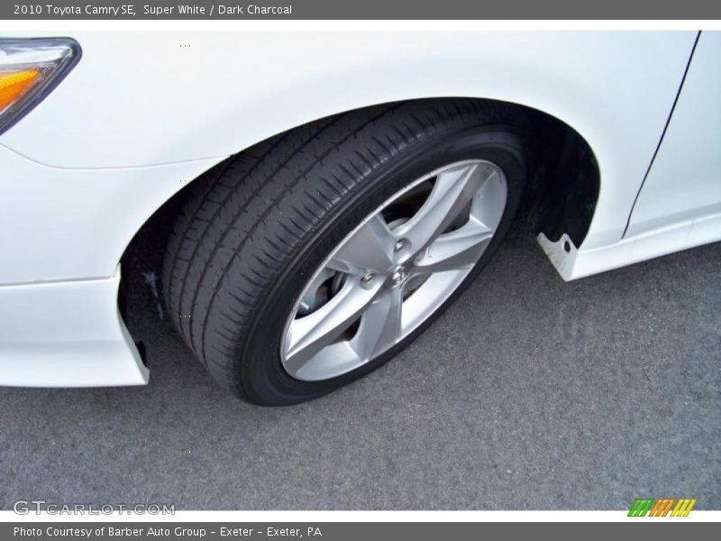 Super White / Dark Charcoal 2010 Toyota Camry SE