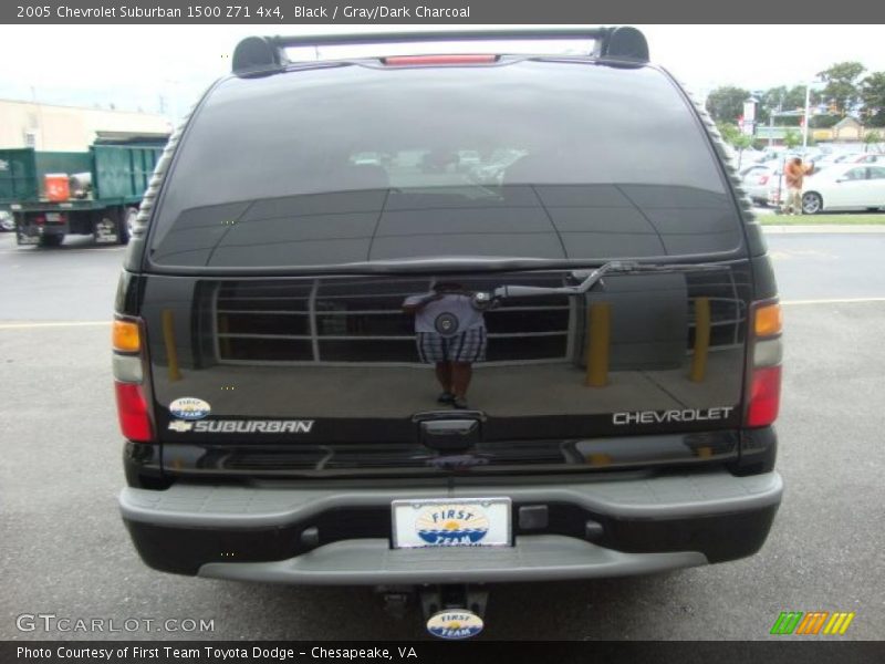 Black / Gray/Dark Charcoal 2005 Chevrolet Suburban 1500 Z71 4x4