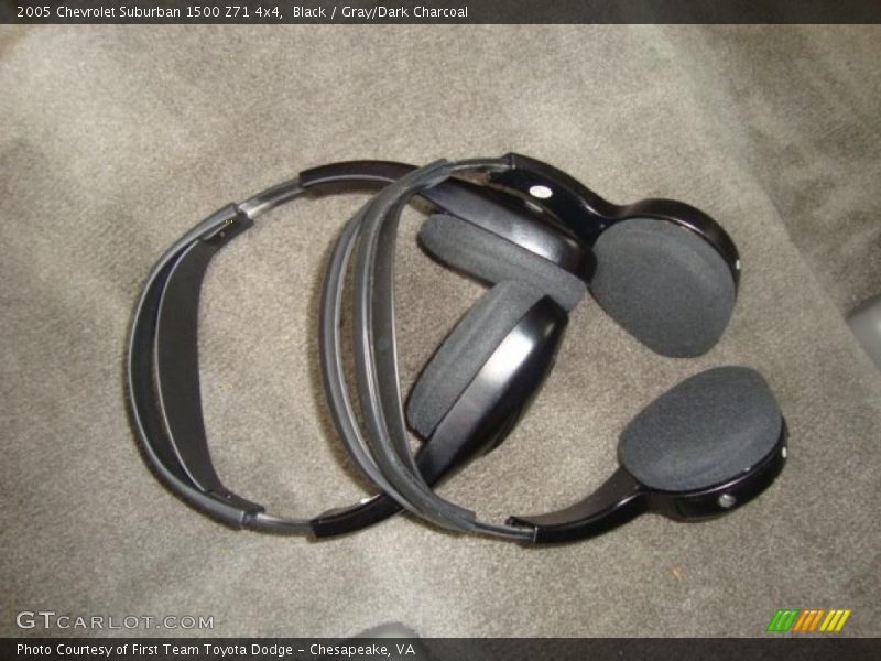 Black / Gray/Dark Charcoal 2005 Chevrolet Suburban 1500 Z71 4x4
