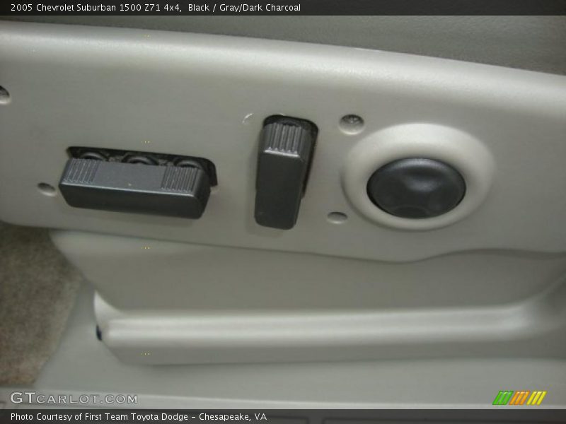 Black / Gray/Dark Charcoal 2005 Chevrolet Suburban 1500 Z71 4x4