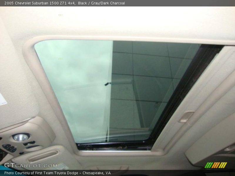 Black / Gray/Dark Charcoal 2005 Chevrolet Suburban 1500 Z71 4x4