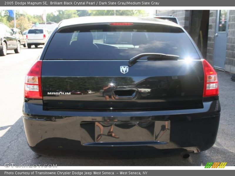 Brilliant Black Crystal Pearl / Dark Slate Gray/Medium Slate Gray 2005 Dodge Magnum SE
