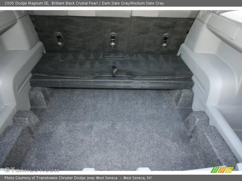 Brilliant Black Crystal Pearl / Dark Slate Gray/Medium Slate Gray 2005 Dodge Magnum SE