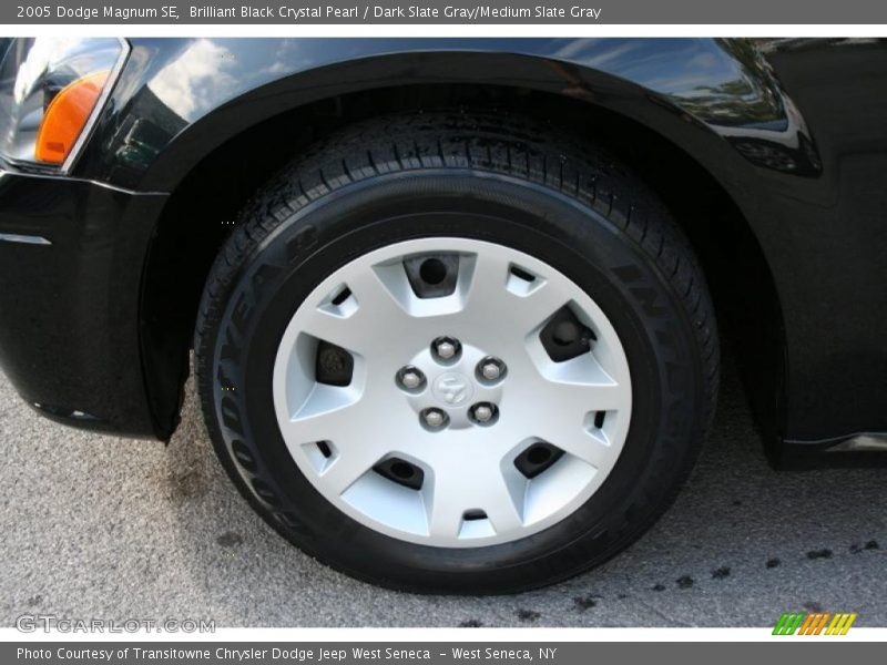 Brilliant Black Crystal Pearl / Dark Slate Gray/Medium Slate Gray 2005 Dodge Magnum SE