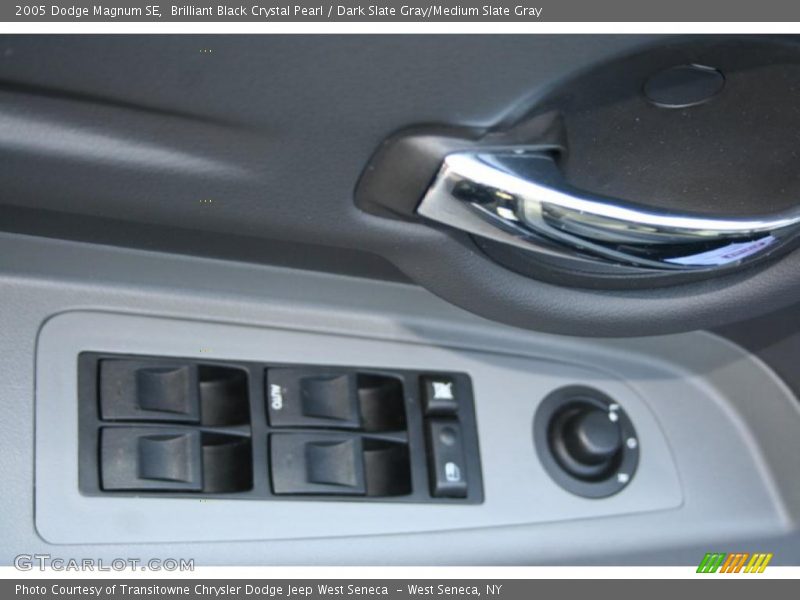 Brilliant Black Crystal Pearl / Dark Slate Gray/Medium Slate Gray 2005 Dodge Magnum SE