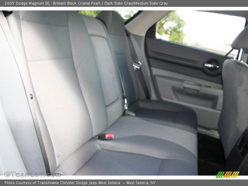 Brilliant Black Crystal Pearl / Dark Slate Gray/Medium Slate Gray 2005 Dodge Magnum SE