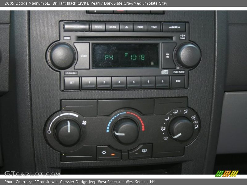 Brilliant Black Crystal Pearl / Dark Slate Gray/Medium Slate Gray 2005 Dodge Magnum SE