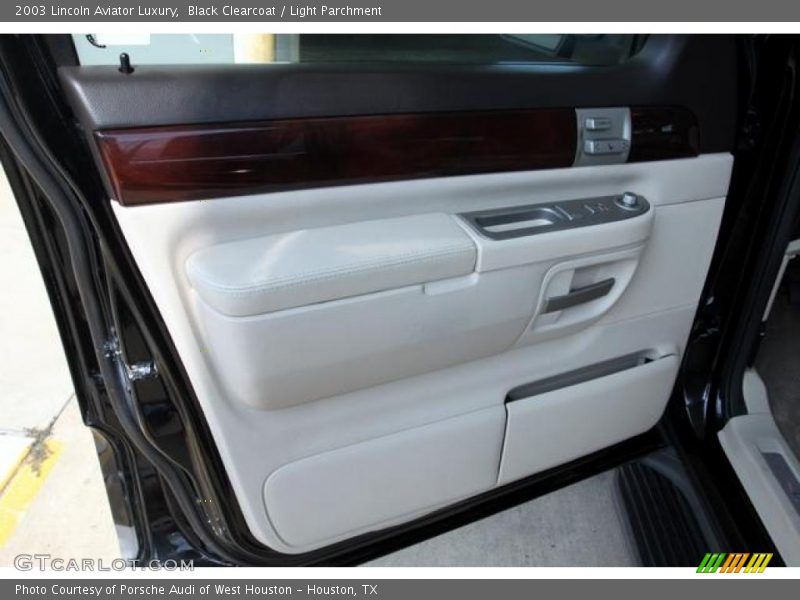 Black Clearcoat / Light Parchment 2003 Lincoln Aviator Luxury